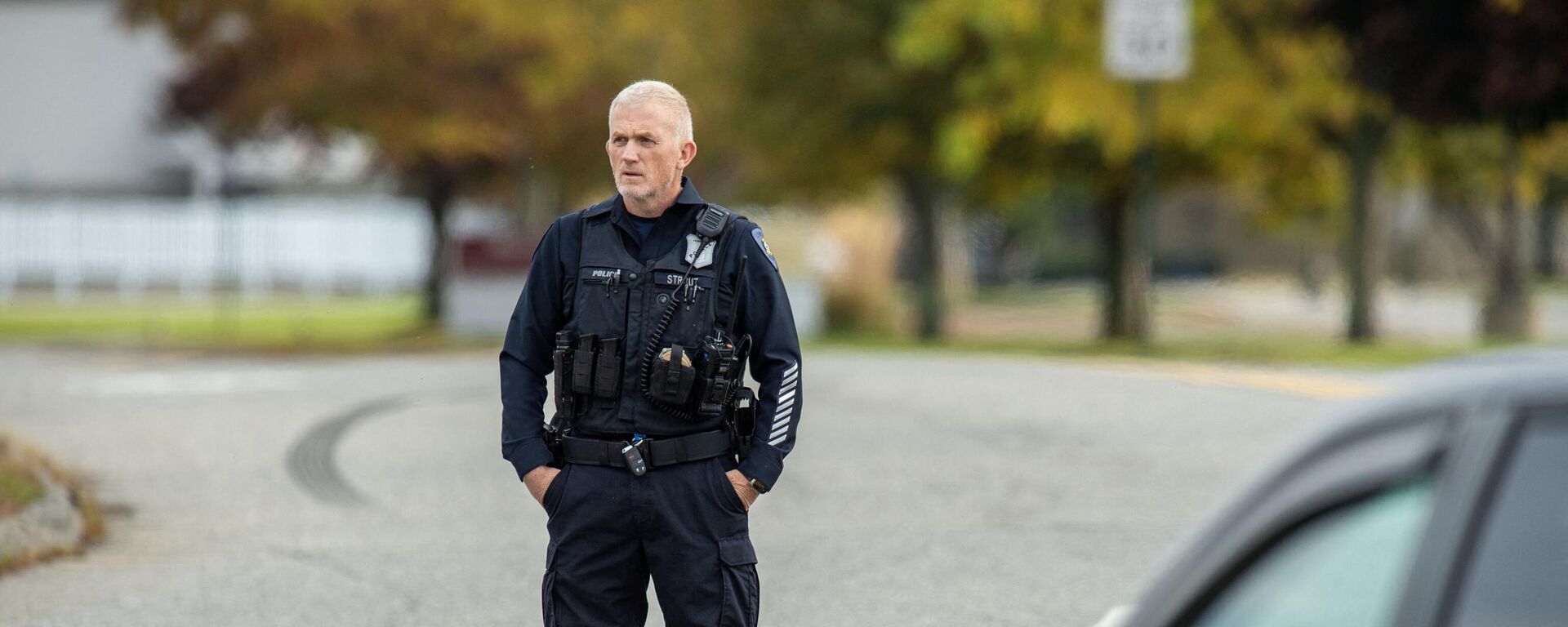 Un agente de Policía bloquea el acceso a la carretera del centro recreativo Sparetime el 26 de octubre de 2023 en Lewiston, Maine - Sputnik Mundo, 1920, 16.12.2023