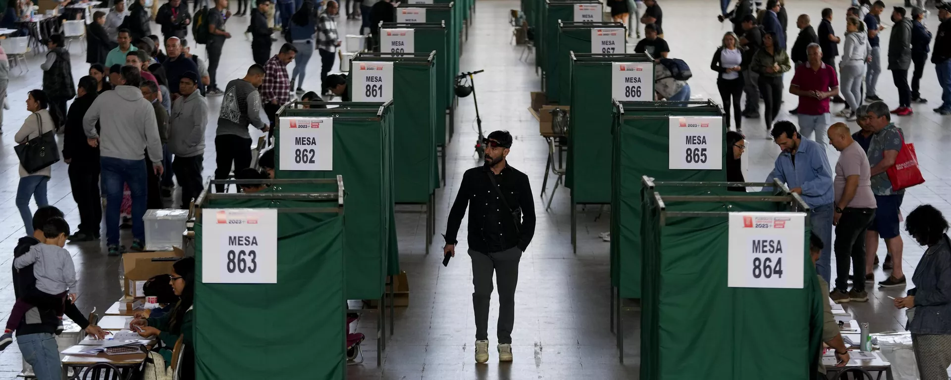 Votación en referendo del proyecto de nueva Constitución en Santiago de Chile Votación en referendo del proyecto de nueva Constitución en Santiago de Chile - Sputnik Mundo, 1920, 17.12.2023
