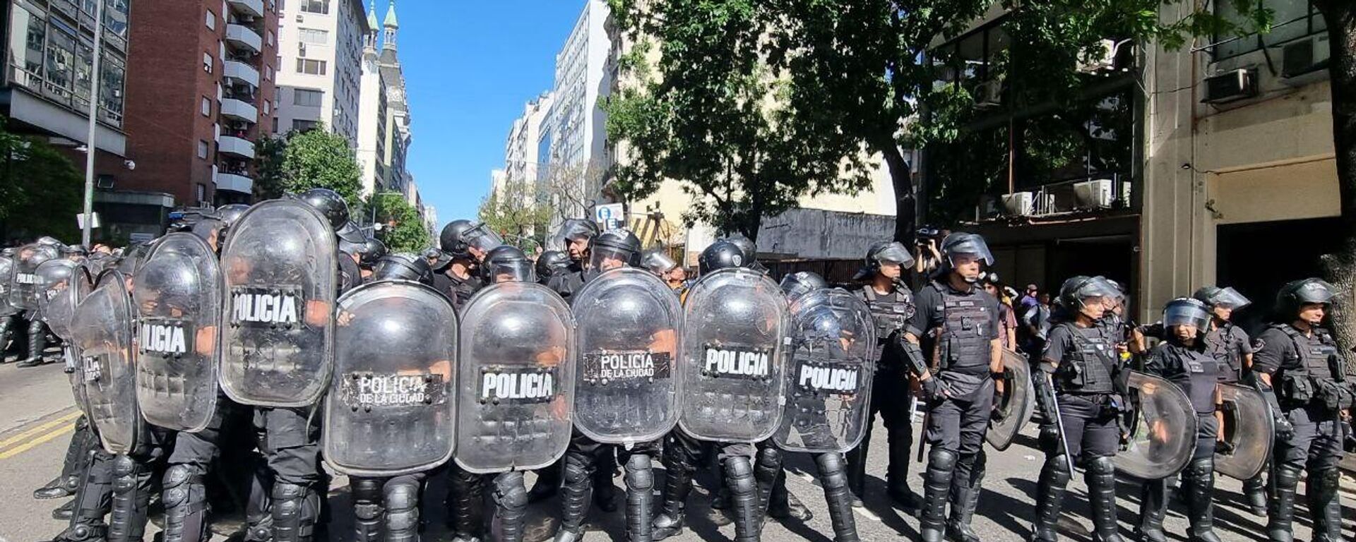 Marcha por el 22⁰ aniversario del Argentinazo en el centro de la Ciudad de Buenos Aires - Sputnik Mundo, 1920, 20.12.2023