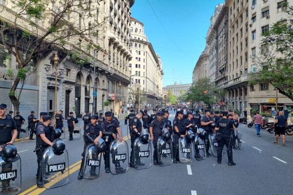 Marcha por el 22⁰ aniversario del Argentinazo en el centro de la Ciudad de Buenos Aires - Sputnik Mundo