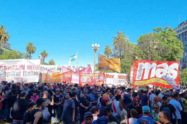 Marcha por el 22⁰ aniversario del Argentinazo en el centro de la Ciudad de Buenos Aires - Sputnik Mundo