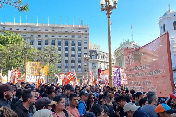 Marcha por el 22⁰ aniversario del Argentinazo en el centro de la Ciudad de Buenos Aires - Sputnik Mundo