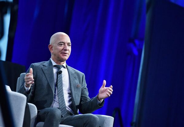 En el año del dragón de madera verde, bajo cuyo signo transcurrirá el 2024, nació el reputado empresario estadounidense Jeff Bezos. El fundador de Amazon y Blue Origin nació el 12 de enero de 1964 en Albuquerque, Nuevo México. - Sputnik Mundo