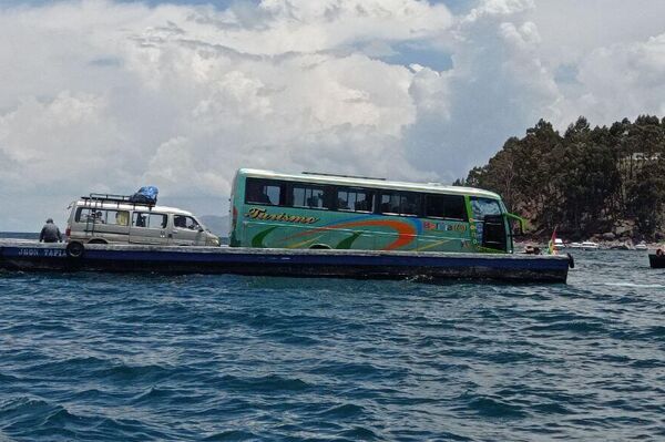 El lago Titicaca revive con la caída de lluvias y sube su nivel de agua. - Sputnik Mundo