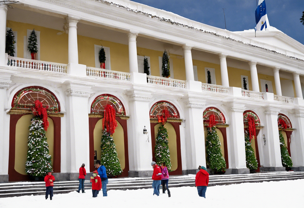 Palacio Nacional de El Salvador dibujado por la red neuronal. - Sputnik Mundo