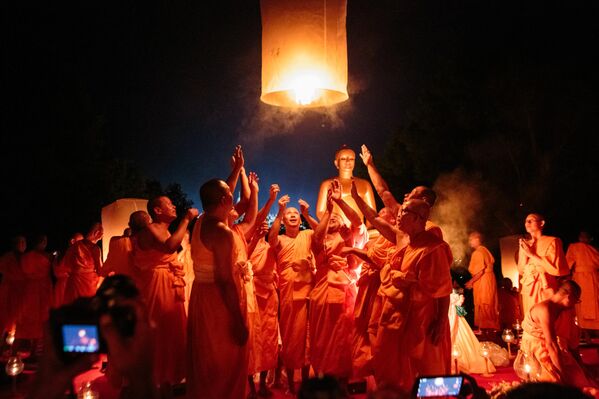 El ritual budista anual Pabbaja Samanera en el templo de Borobudur en Magelang, provincia de Java Central, Indonesia. - Sputnik Mundo