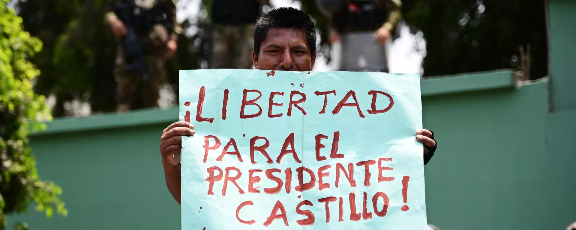 Un manifestante peruano muestra su apoyo al expresidente Pedro Castillo Un manifestante peruano muestra su apoyo al expresidente Pedro Castillo - Sputnik Mundo, 1920, 29.12.2023