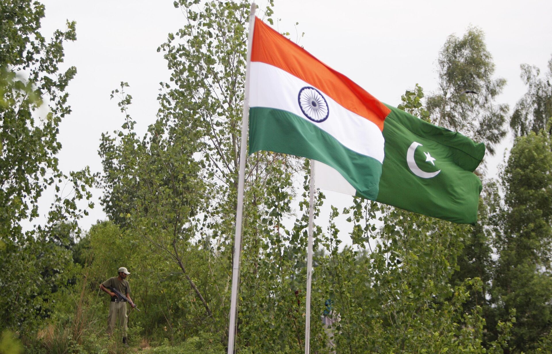 Banderas de la India y Pakistán - Sputnik Mundo, 1920, 07.05.2025