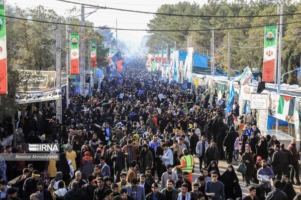 En el momento de los estallidos, en el cementerio se celebraba un acto en conmemoración del cuarto aniversario del asesinato del general Soleimani. - Sputnik Mundo