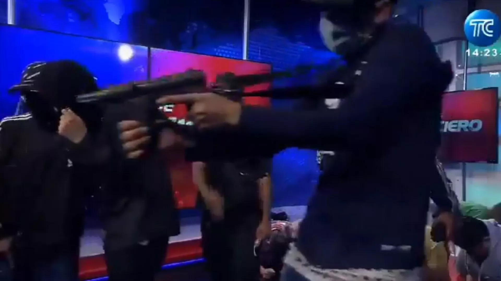 Un comando armado toma rehenes en un programa de la televisión ecuatoriana el 9 de enero de 2024