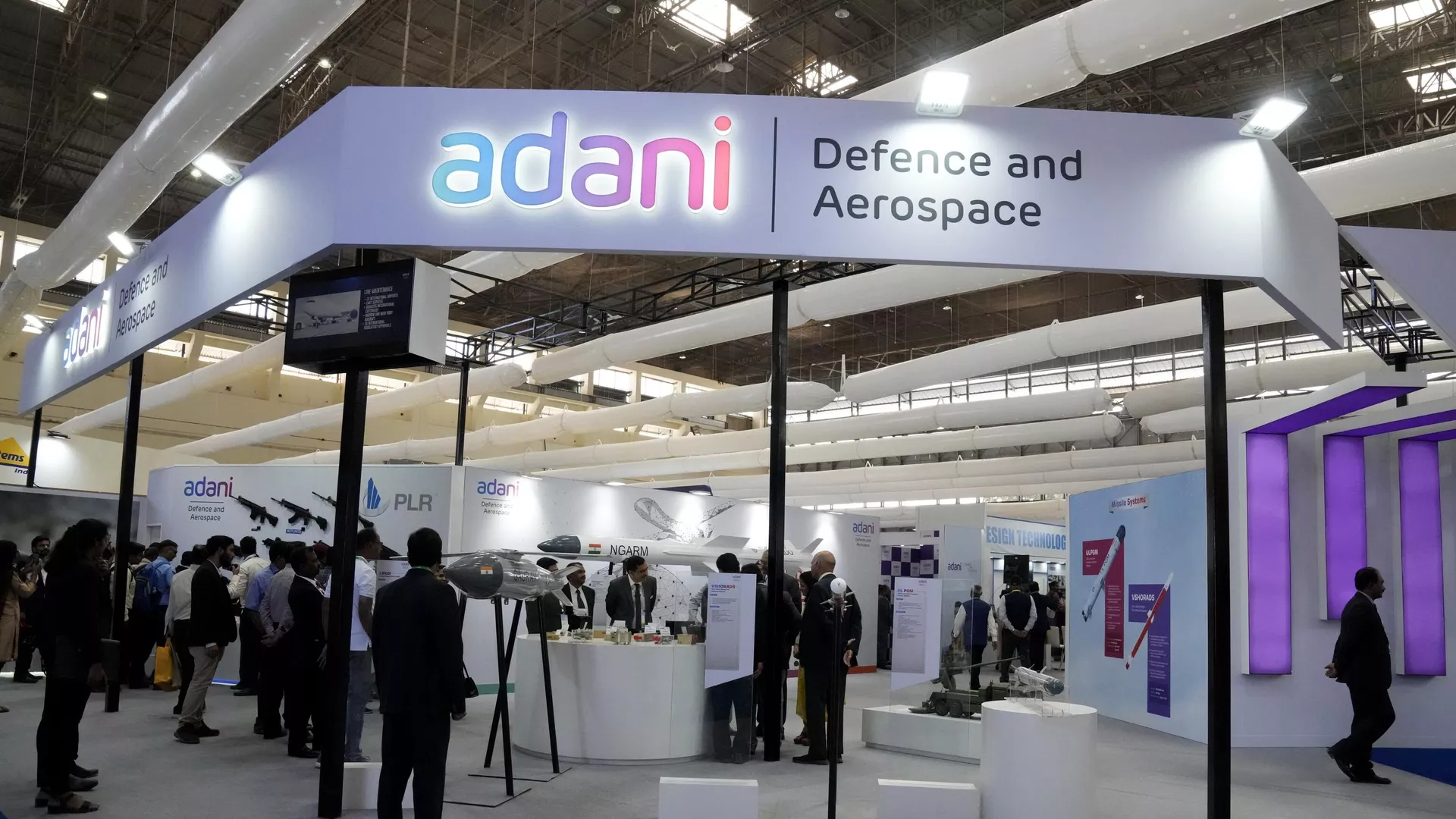 La presentación de Adani Defence & Aerospace durante la feria Aero India 2023 (archivo)