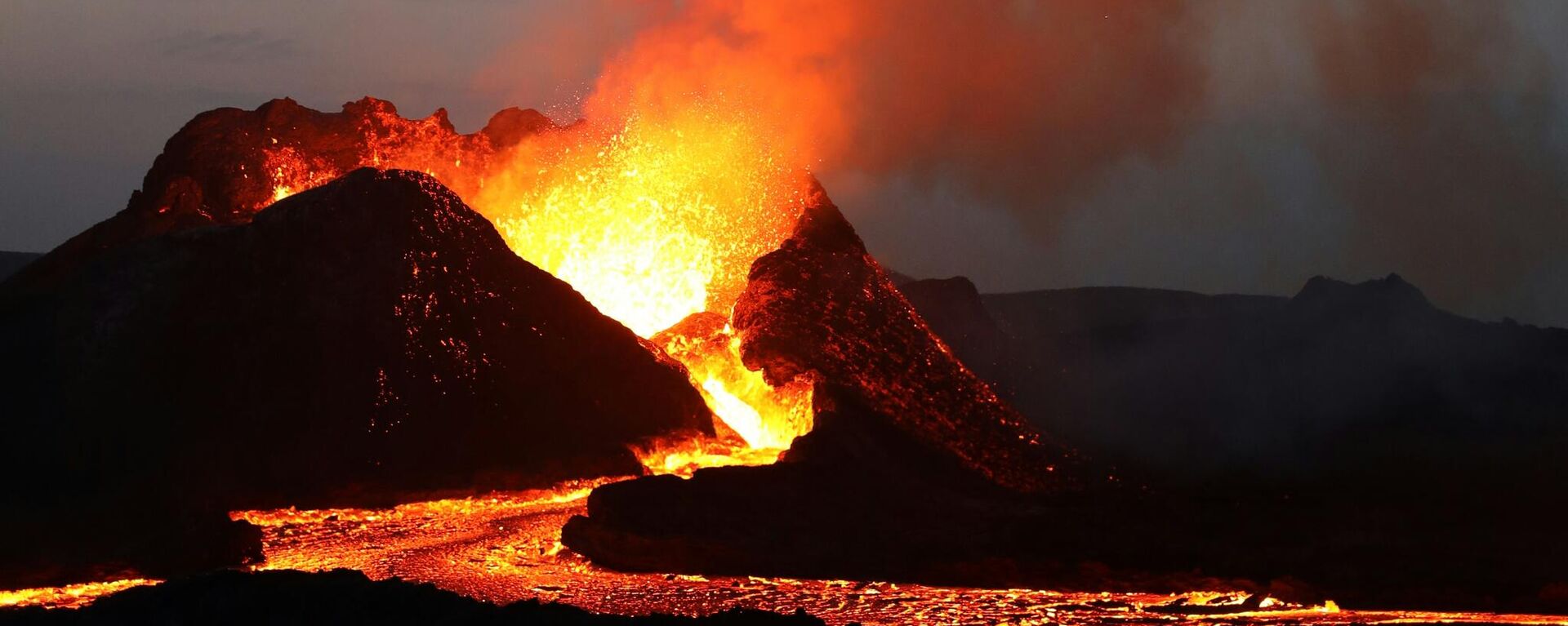 Erupción de un volcán en Islandia (referencial) Erupción de un volcán en Islandia (referencial) - Sputnik Mundo, 1920, 13.01.2024