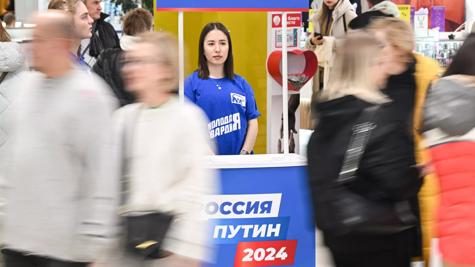 Recogida de firmas en apoyo del candidato presidencial y el mandatario actual ruso, Vladímir Putin Recogida de firmas en apoyo del candidato presidencial y el mandatario actual ruso, Vladímir Putin - Sputnik Mundo, 1920, 15.01.2024