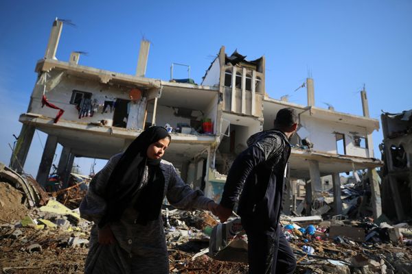 Un edificio destruido en el campamento de refugiados de Maghazi, en el centro de la Franja de Gaza. - Sputnik Mundo