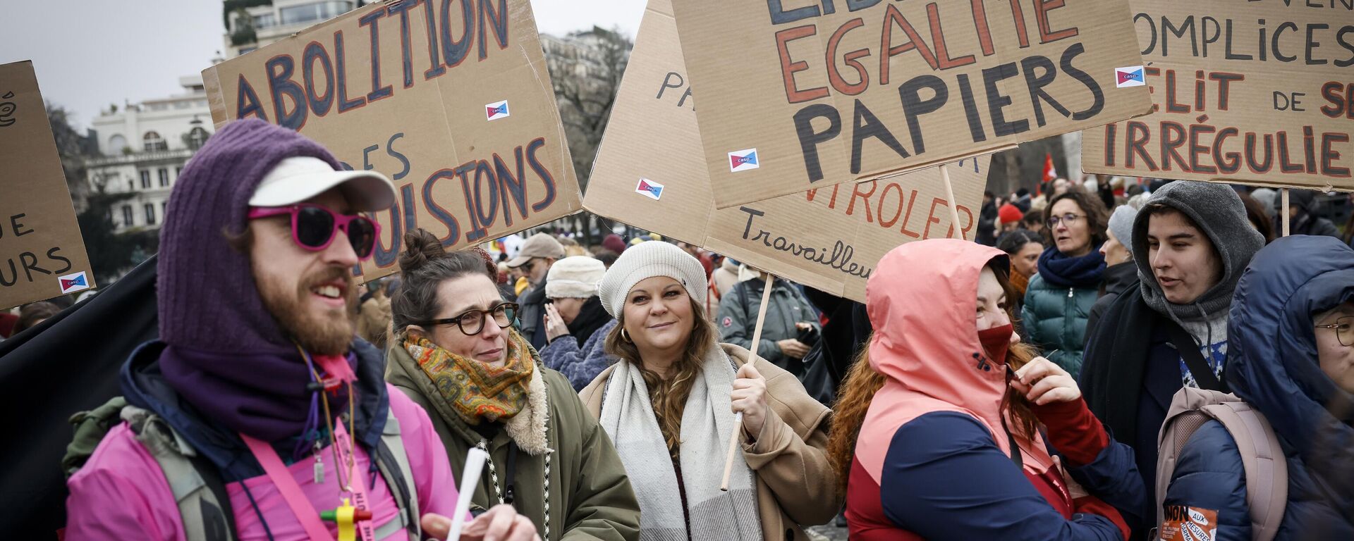 Protestas en Francia contra nueva ley de migración - Sputnik Mundo, 1920, 08.07.2024