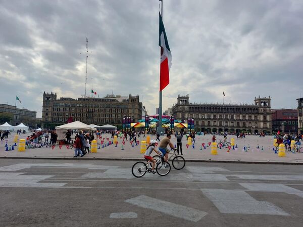 El Zócalo de la Ciudad de México es uno de los lugares emblemáticos de la nación latinoamericana. - Sputnik Mundo