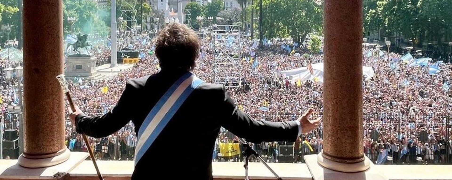 Javier Milei desde la Casa Rosada durante su toma de posesión presidencial, el 10 de diciembre de 2023 Javier Milei desde la Casa Rosada durante su toma de posesión presidencial, el 10 de diciembre de 2023 - Sputnik Mundo, 1920, 28.03.2024