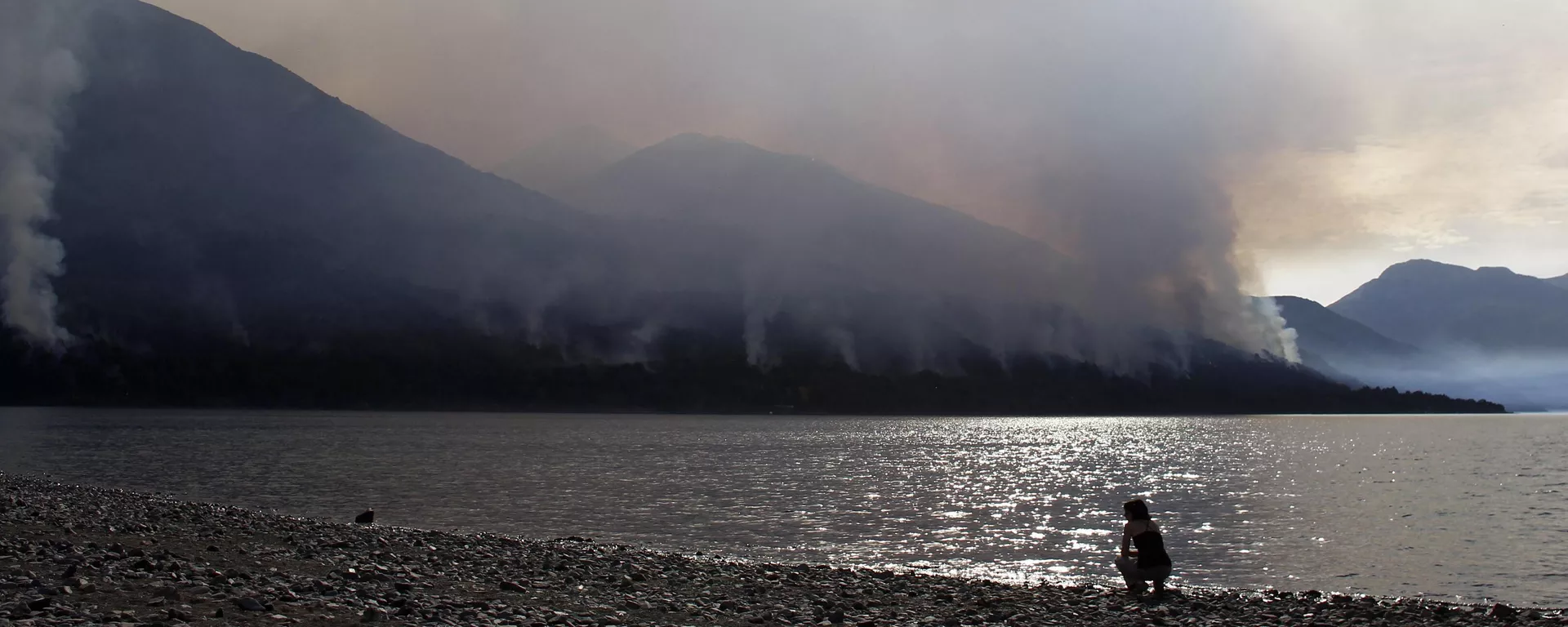 Incendio en el parque nacional Los Alerces en Argentina Incendio en el parque nacional Los Alerces en Argentina - Sputnik Mundo, 1920, 29.01.2024