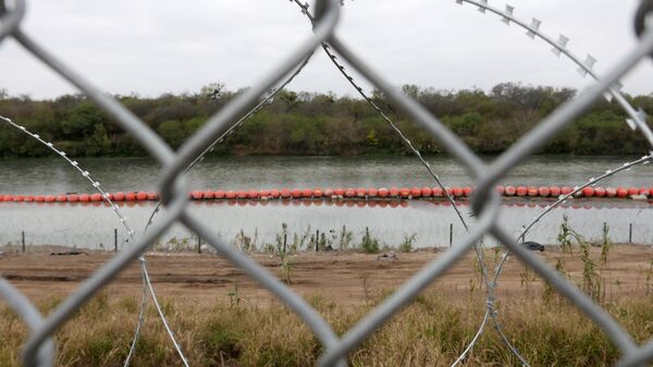  La frontera entre EEUU y México en Eagle Pass, Texas. - Sputnik Mundo