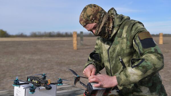 Formación de operadores de drones FPV  - Sputnik Mundo