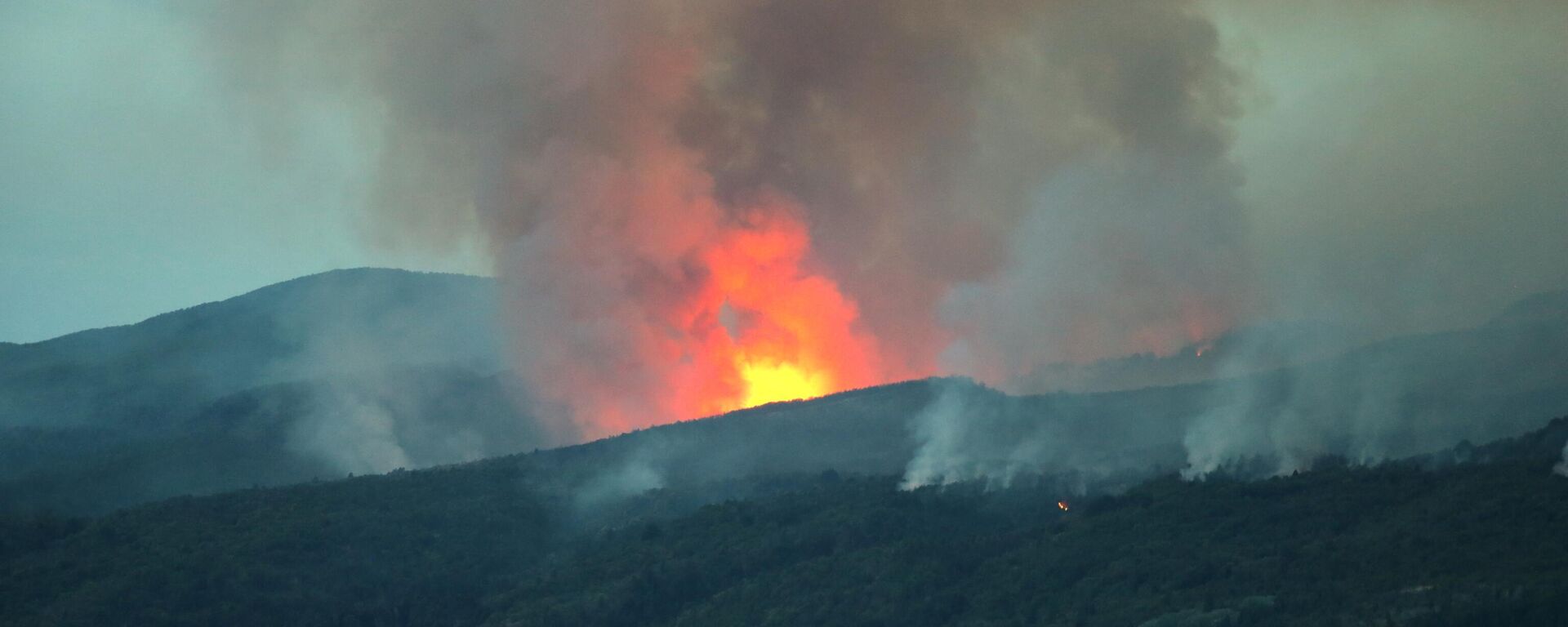 Incendio forestal en el Parque Nacional Los Alerces, Chubut - Sputnik Mundo, 1920, 01.02.2024