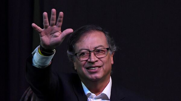 Gustavo Petro - Sputnik Mundo