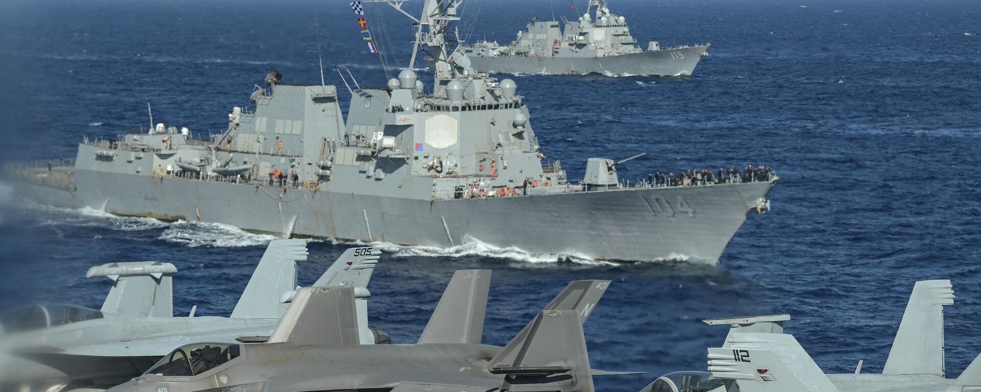 USS Carl Vinson navegando frente a buques militares chinos USS Carl Vinson navegando frente a buques militares chinos - Sputnik Mundo, 1920, 03.02.2024