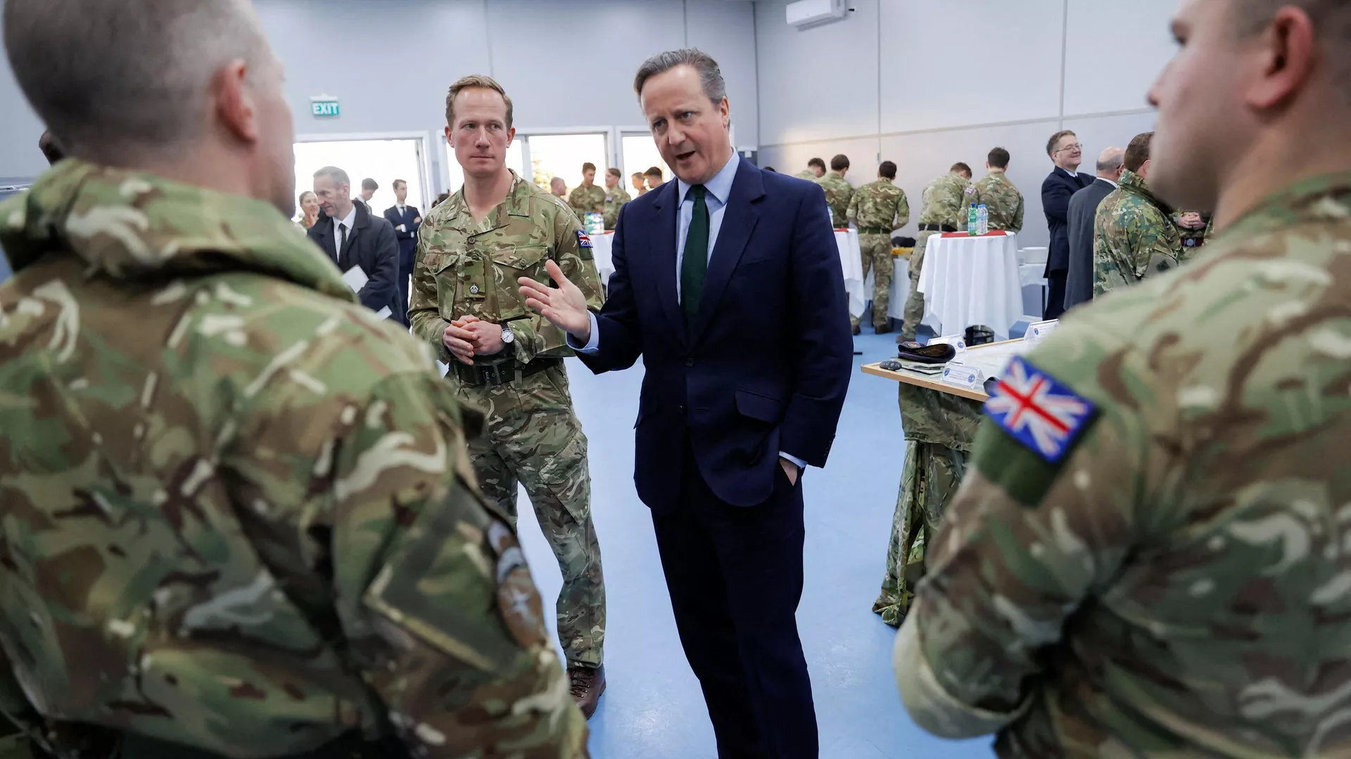El ministro británico de Asuntos Exteriores, David Cameron, se reúne con tropas británicas que forman parte de la misión de la OTAN el 4 de enero de 2024. El ministro británico de Asuntos Exteriores, David Cameron, se reúne con tropas británicas que forman parte de la misión de la OTAN el 4 de enero de 2024. - Sputnik Mundo, 1920, 02.02.2024