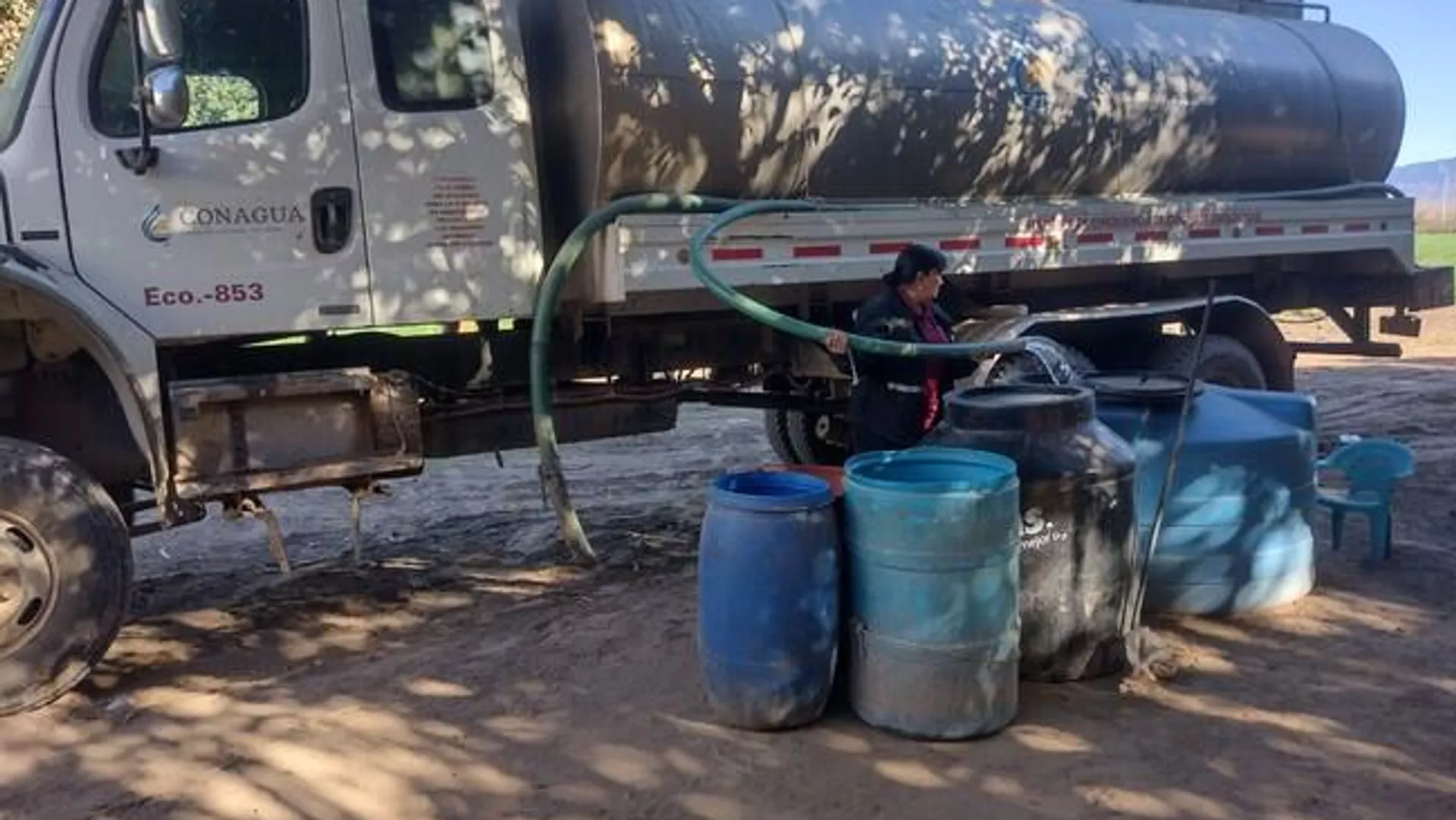 Ante la escasez de agua en diversas poblaciones, la Conagua ha tenido que suministrar el líquido con pipas. - Sputnik Mundo, 1920, 23.09.2025