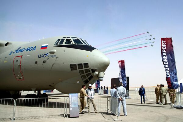 La corporación estatal rusa Rostec presentó más de 100 modelos de equipos y armamentos en Riad.En la foto: el avión de transporte pesado IL-76MD-90A ruso en el WDS. La corporación estatal rusa Rostec presentó más de 100 modelos de equipos y armamentos en Riad.En la foto: el avión de transporte pesado IL-76MD-90A ruso en el WDS. - Sputnik Mundo