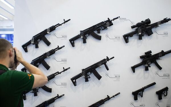 El evento presenta tradicionalmente armas del grupo Kaláshnikov, incluidos nuevos productos: el subfusil PPK-20 y el rifle de francotirador Chukavin. El evento presenta tradicionalmente armas del grupo Kaláshnikov, incluidos nuevos productos: el subfusil PPK-20 y el rifle de francotirador Chukavin. - Sputnik Mundo
