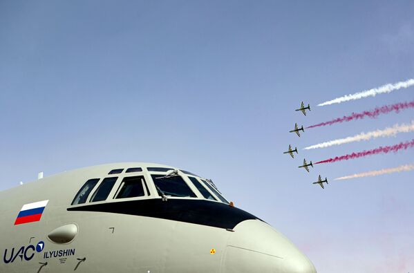 El sector de la aviación ruso está representado en el evento por los cazas MiG-35 generación 4++ y Su-75 Checkmate 5ª generación, así como por el avión de transporte militar Il-76MD-90A (en la foto), modernizado en más de un 70%. El sector de la aviación ruso está representado en el evento por los cazas MiG-35 generación 4++ y Su-75 Checkmate 5ª generación, así como por el avión de transporte militar Il-76MD-90A (en la foto), modernizado en más de un 70%. - Sputnik Mundo