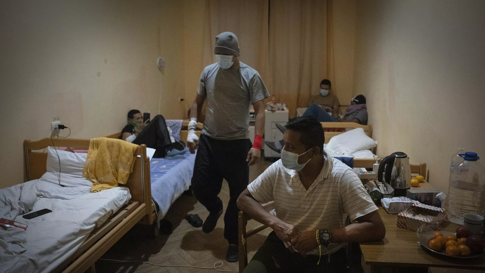 Veteranos colombianos heridos que se unieron a las FFAA ucranianas, reciben tratamiento en un hospital de Ucrania, el 20 de diciembre de 2023