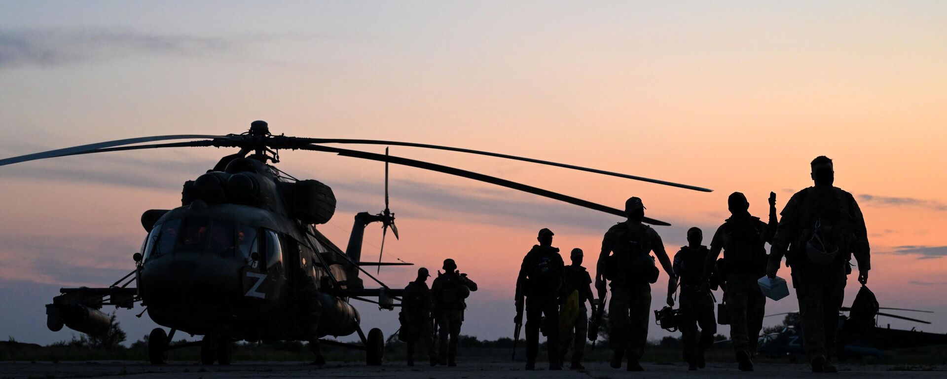 Un grupo de militares de las Fuerzas Armadas rusas regresa de una misión de combate Un grupo de militares de las Fuerzas Armadas rusas regresa de una misión de combate - Sputnik Mundo, 1920, 08.02.2024