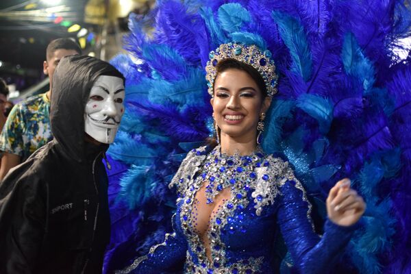 Los carnavales en América Latina incorporaron tradiciones de muchas naciones: europeos, representantes de tribus indígenas locales y esclavos de piel oscura de África.En la foto: participantes de la fiesta en El Callao, Venezuela. - Sputnik Mundo