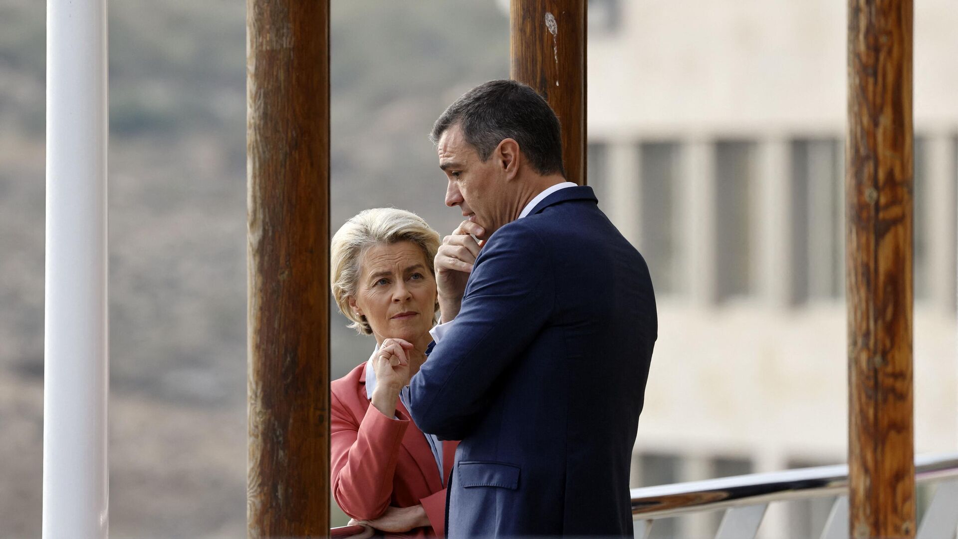 La presidenta de la Comisión Europea, Ursula von der Leyen, y el presidente del Gobierno de España, Pedro Sánchez La presidenta de la Comisión Europea, Ursula von der Leyen, y el presidente del Gobierno de España, Pedro Sánchez - Sputnik Mundo, 1920, 14.02.2024
