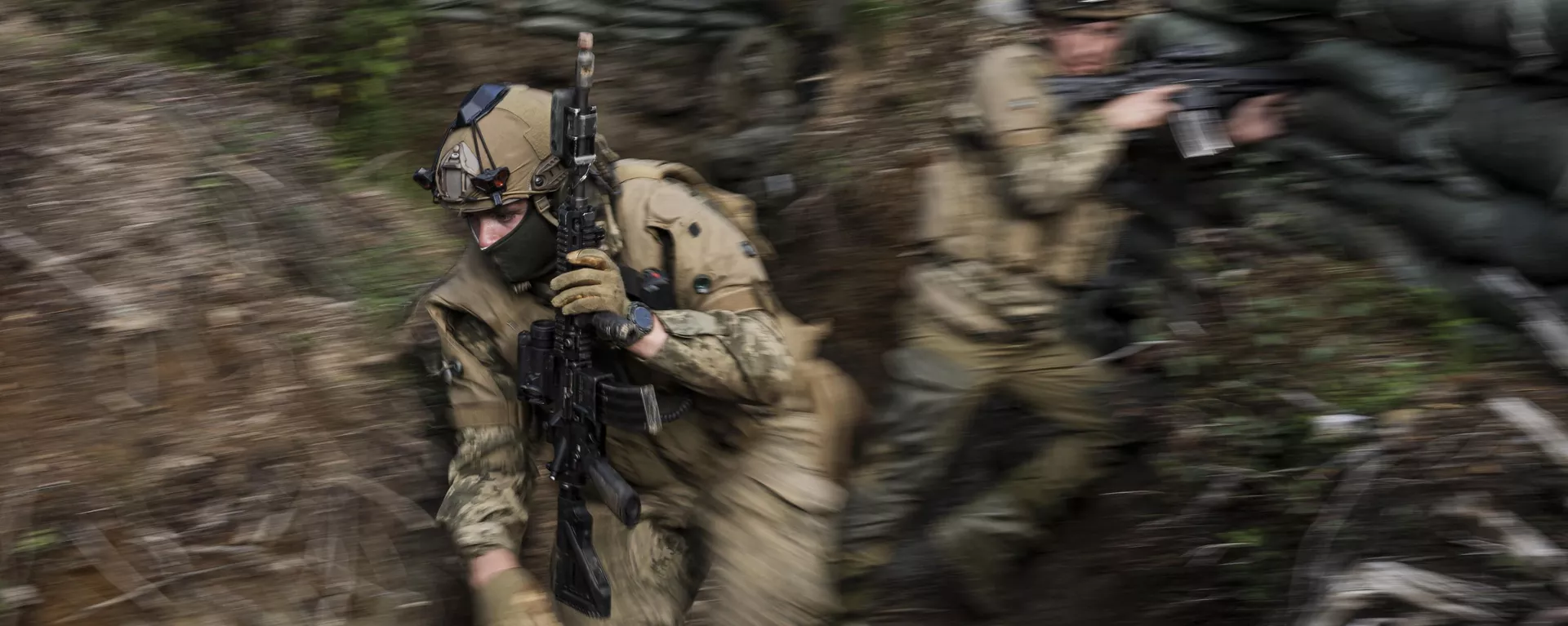 Soldados ucranianos participan en un ejercicio militar, junto con instructores de la Compañía Hegra de la Guardia Nacional 
 de Noruega, como parte de los entrenamientos de la OTAN.  - Sputnik Mundo, 1920, 16.02.2024