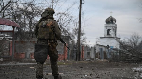 Un militar ruso en Avdéyevka - Sputnik Mundo