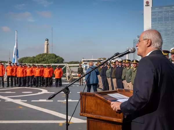 Jorge Taiana, el ministro de Defensa de Argentina (2021-2023) presenta su discurso durante la visita a la Antártida - Sputnik Mundo
