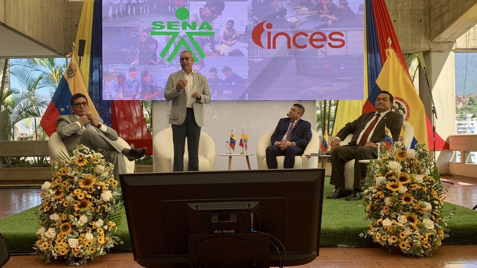 Representantes del Instituto Nacional de Capacitación y Educación Socialista (Inces) de Venezuela y del Servicio Nacional de Aprendizajes (SENA) de Colombia Representantes del Instituto Nacional de Capacitación y Educación Socialista (Inces) de Venezuela y del Servicio Nacional de Aprendizajes (SENA) de Colombia - Sputnik Mundo, 1920, 22.02.2024