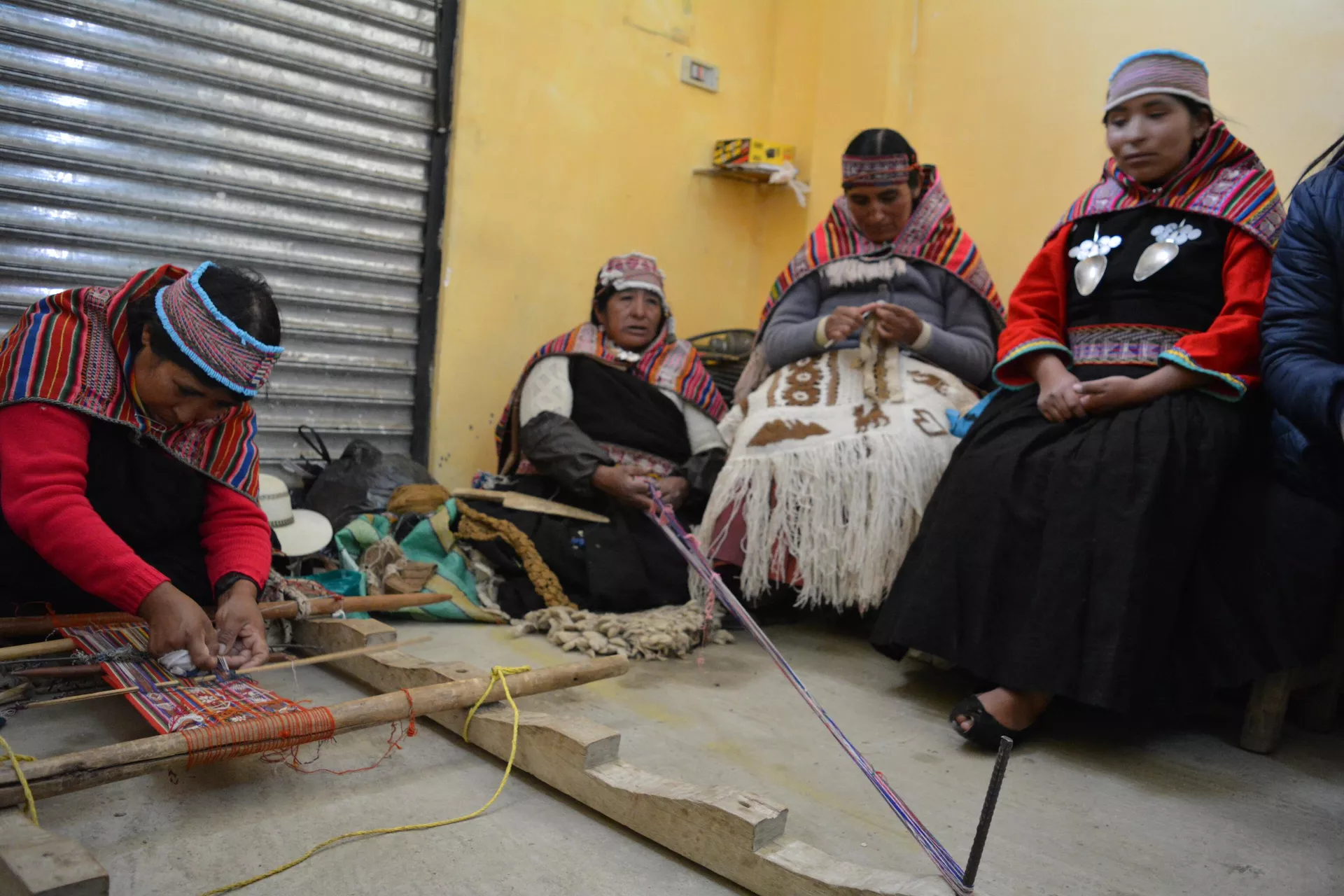 Mujeres bolivianas se suman a la industria de la llama con el programa Pro-Camélidos - Sputnik Mundo, 1920, 25.02.2024