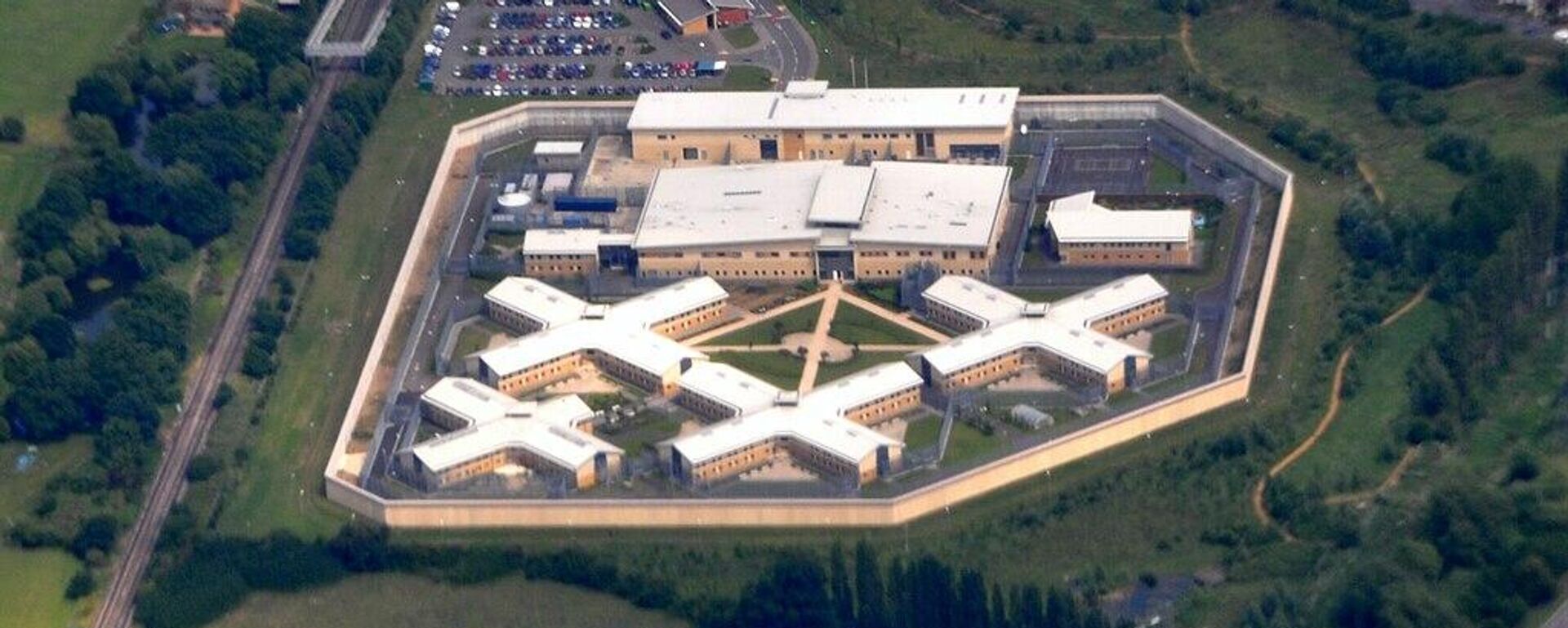 La prisión de Bronzefield en el Reino Unido, la mayor cárcel de mujeres de Europa - Sputnik Mundo, 1920, 25.02.2024