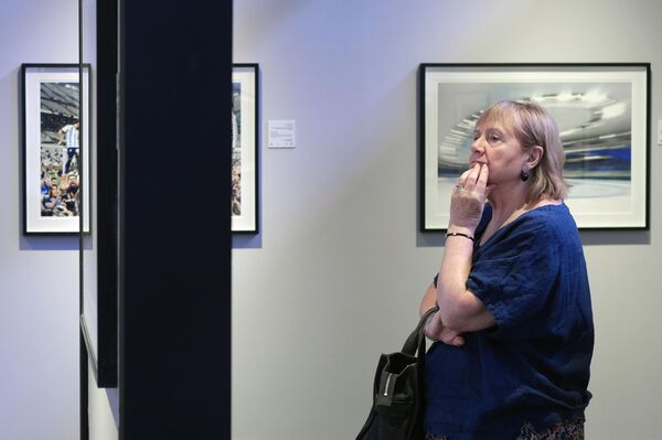 Inauguran muestra de fotos de ganadores del concurso Andréi Stenin en urbe emiratí Sarja Inauguran muestra de fotos de ganadores del concurso Andréi Stenin en urbe emiratí Sarja - Sputnik Mundo