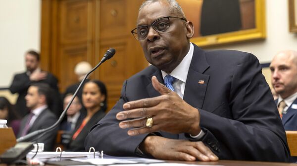 Lloyd Austin, secretario de Defensa de EEUU, habla durante una audiencia del Comité de Servicios Armados de la Cámara de Representantes en el Capitolio, el 29 de febrero de 2024, en Washington - Sputnik Mundo