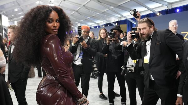 La cantante Ciara llega a la 30ª edición anual de los Screen Actors Guild Awards (Premios del Sindicato de Actores) en Los Ángeles. - Sputnik Mundo