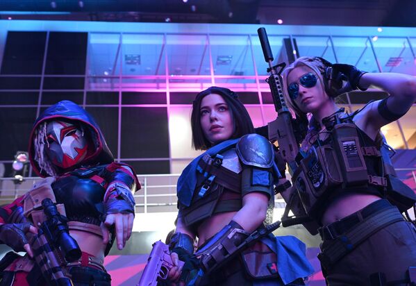 Cosplayers en el concurso Warface + Lasertag en los Juegos del Futuro en la ciudad rusa de Kazán. - Sputnik Mundo