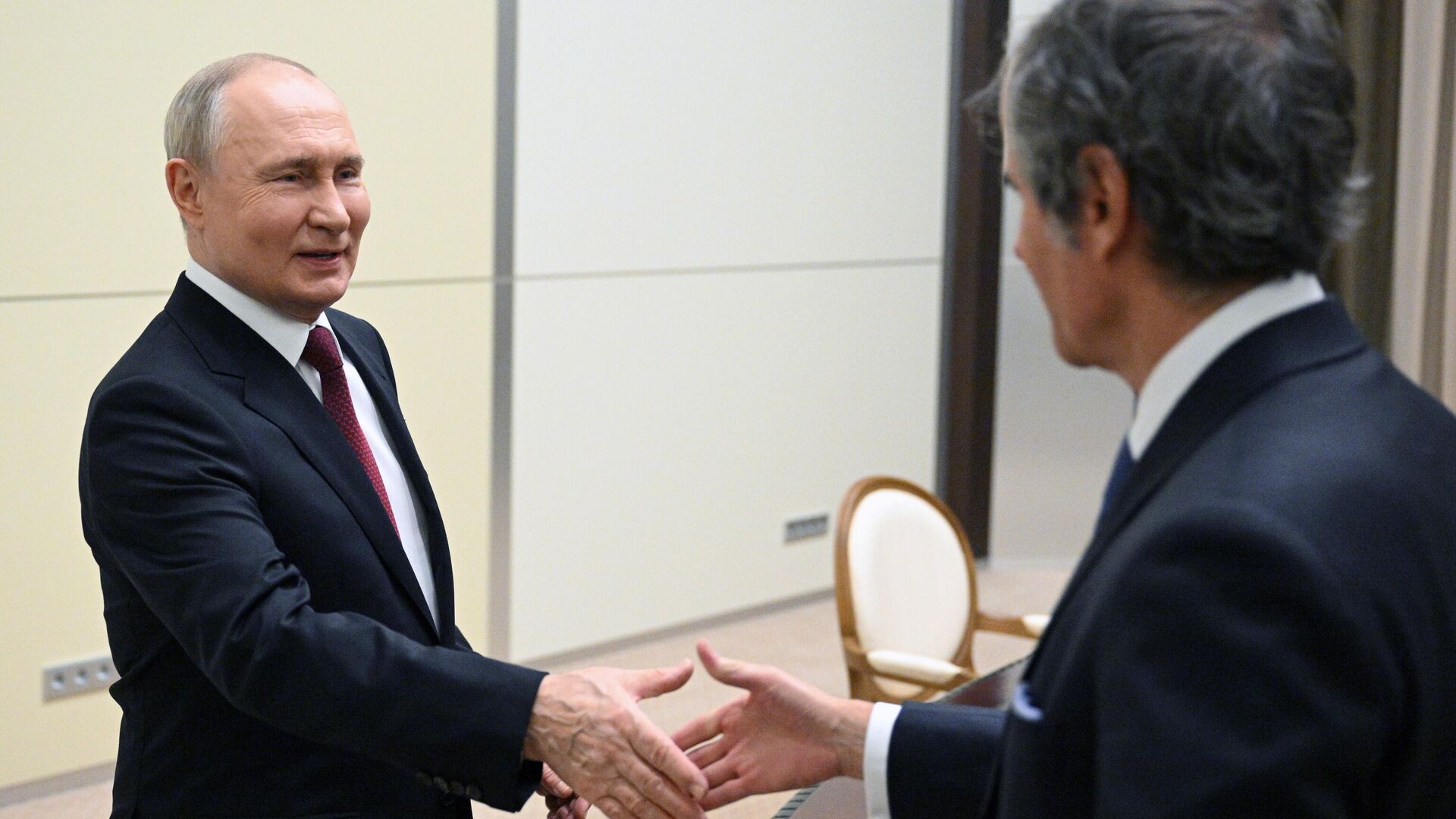 El presidente ruso, Vladímir Putin, durante una reunión con el director general del Organismo Internacional de Energía Atómica (OIEA), Rafael Grossi El presidente ruso, Vladímir Putin, durante una reunión con el director general del Organismo Internacional de Energía Atómica (OIEA), Rafael Grossi - Sputnik Mundo, 1920, 06.03.2024