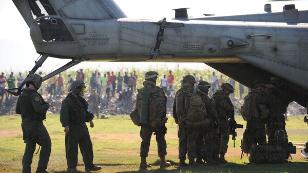 Marines de EEUU desplegados en Haití  el 21 de enero de 2010 en Leogane, Haití, a propósito del devastador terremoto que azotó la isla - Sputnik Mundo