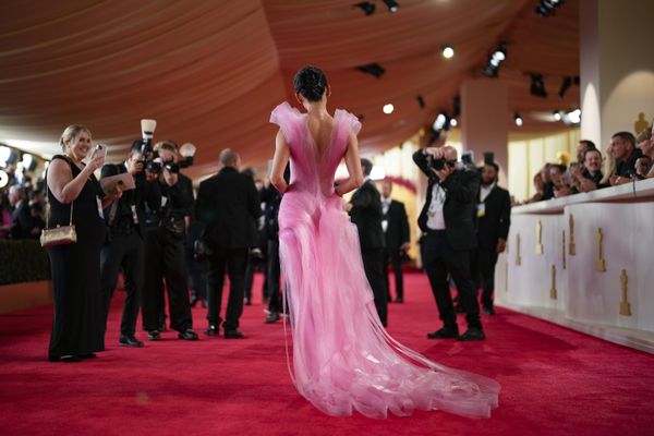 La ceremonia de entrega de los Óscar de 2024 se celebró en el Dolby Theatre, sede del prestigioso evento cinematográfico desde hace décadas. En la foto: la actriz Leah Lewis posa para los fotógrafos en el Dolby Theatre, Los Ángeles, EEUU. - Sputnik Mundo