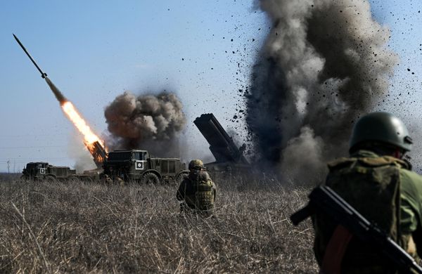 El grupo de fuerzas ruso Centro, que opera en la dirección de Avdéyevka de la operación militar especial, usa el sistema lanzacohetes múltiple Uragan. - Sputnik Mundo